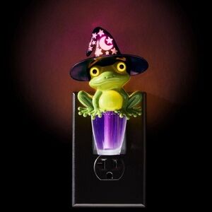 2025 Bath and Body Works Witchy Frog Night Light Wallflower Plug New